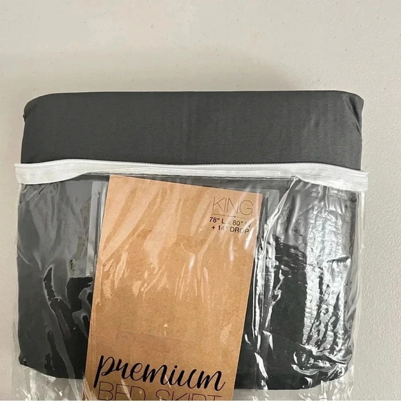 Bedskirt Size King Color Gray Pleated Corners Hypoallergenic New - Picture 2 of 5